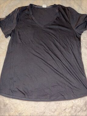 Black V-Neck Pocket T-Shirt - Classic Casual